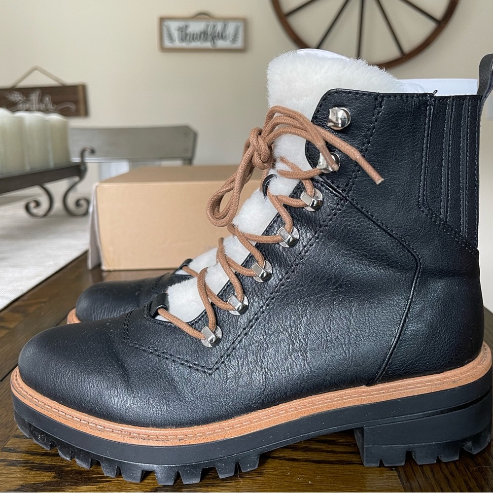 Black lace up faux fur Chelsea boots.